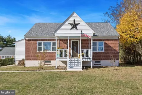 2951 N Charlotte St, Gilbertsville, PA 19525
