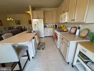 Entry Way - 12 Dunkirk Ct, Eagleville, PA 19403 photo 7 of 19