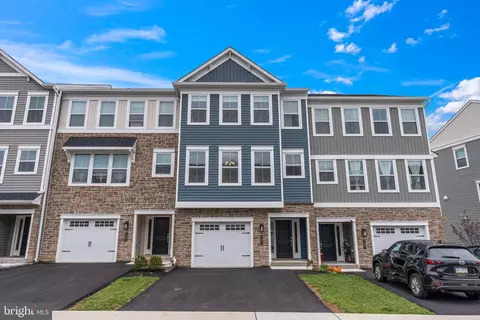 105 Higher Rock Ct, North Wales, PA 19454