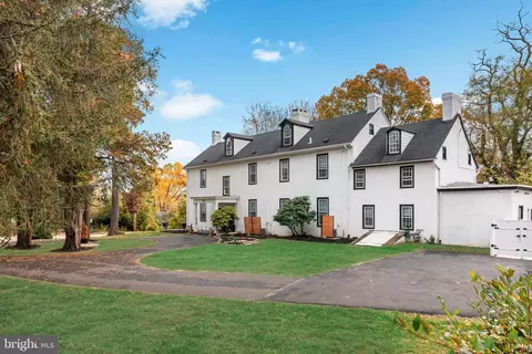 1339 Wheatsheaf Ln, Abington, PA 19001