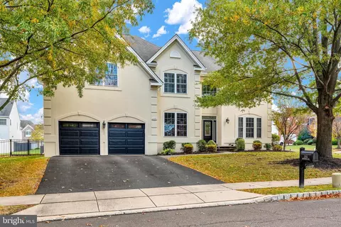 2765 Honeysuckle Ln, Huntingdon Valley, PA 19006