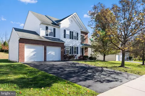 172 Oak Creek Dr, Royersford, PA 19468