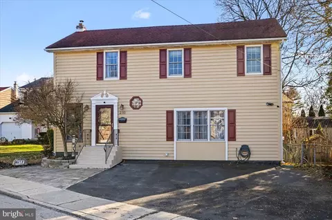 210 E Montgomery Ave, Hatboro, PA 19040