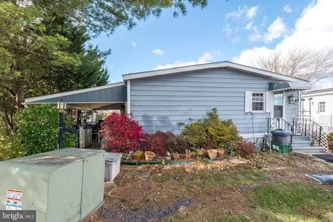 61 Longwood Pl, North Wales, PA 19454
