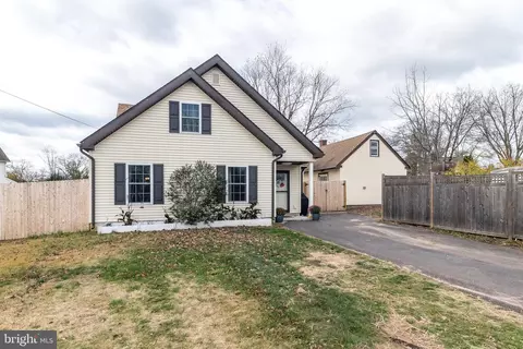 220 Pennbrook Ave, Lansdale, PA 19446