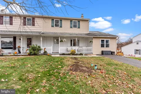 2805 N Ford Dr, Hatfield, PA 19440