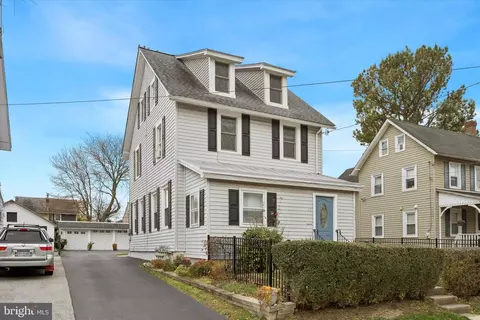 27 S Merion Ave, Bryn Mawr, PA 19010