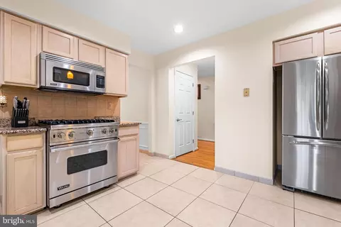 Entry Way - 311 Rices Mill Rd, Wyncote, PA 19095 photo 3 of 7