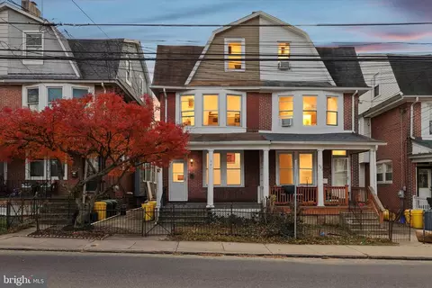 221 Ardmore Ave, Ardmore, PA 19003