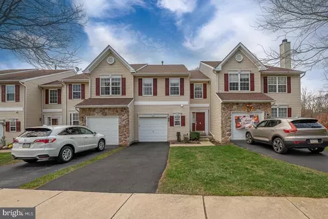 975 Katie Cir, Royersford, PA 19468