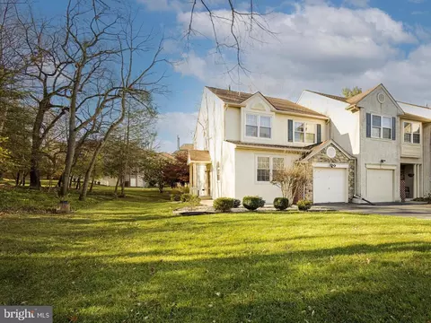 7 Plum Ct, Lafayette Hill, PA 19444