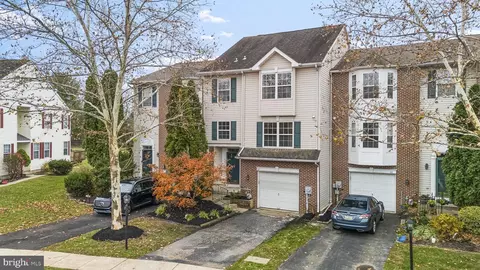 12 Hunt Club Dr, Collegeville, PA 19426
