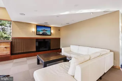 Living - 400 Highview Dr, Wayne, PA 19087 photo 2 of 9