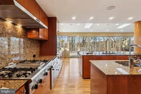 Kitchen - 400 Highview Dr, Wayne, PA 19087 photo 9 of 21