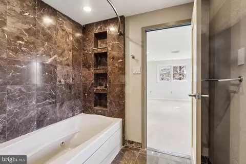 Bath - 400 Highview Dr, Wayne, PA 19087 photo 4 of 11
