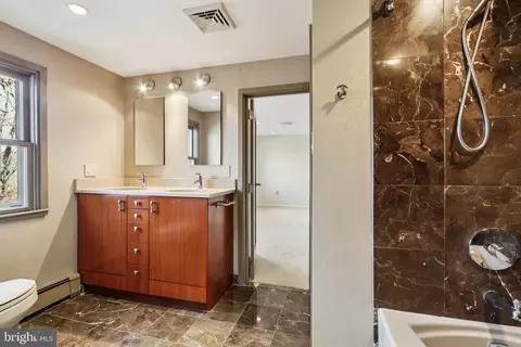 Bath - 400 Highview Dr, Wayne, PA 19087 photo 3 of 11