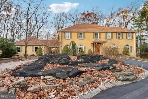 Exterior - 400 Highview Dr, Wayne, PA 19087 photo 5 of 19