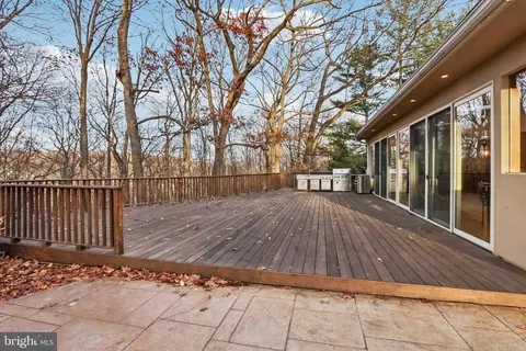 Exterior - 400 Highview Dr, Wayne, PA 19087 photo 10 of 19