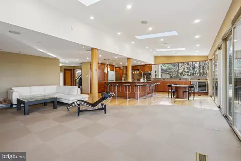 Living - 400 Highview Dr, Wayne, PA 19087 photo 8 of 9