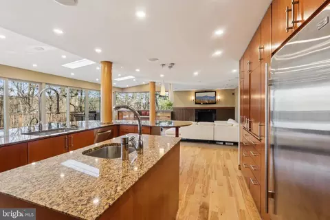 Kitchen - 400 Highview Dr, Wayne, PA 19087 photo 12 of 21