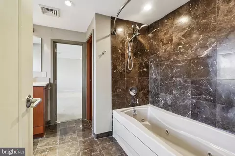 Bath - 400 Highview Dr, Wayne, PA 19087 photo 2 of 11