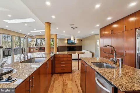 Kitchen - 400 Highview Dr, Wayne, PA 19087 photo 13 of 21
