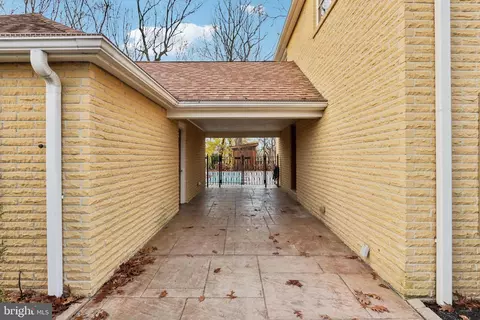 Entry Way - 400 Highview Dr, Wayne, PA 19087 photo 1 of 10