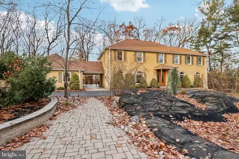 Exterior - 400 Highview Dr, Wayne, PA 19087 photo 7 of 19