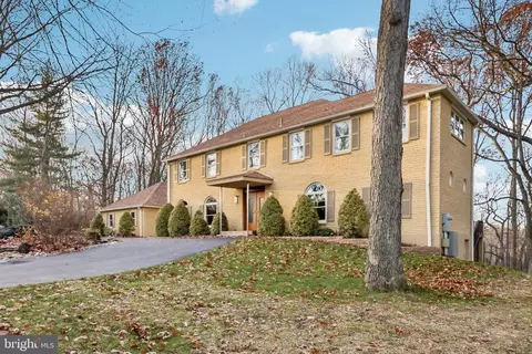 Exterior - 400 Highview Dr, Wayne, PA 19087 photo 4 of 19