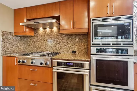 Kitchen - 400 Highview Dr, Wayne, PA 19087 photo 7 of 21