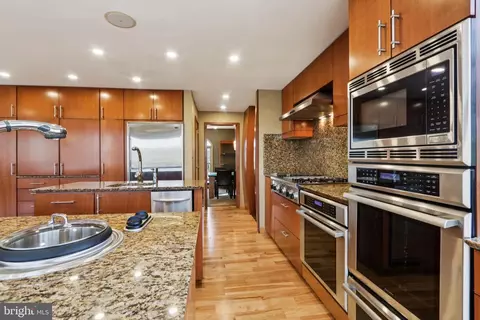 Kitchen - 400 Highview Dr, Wayne, PA 19087 photo 6 of 21