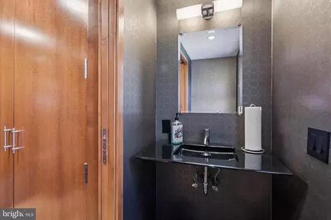 Bath - 400 Highview Dr, Wayne, PA 19087 photo 1 of 11