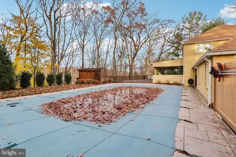 Exterior - 400 Highview Dr, Wayne, PA 19087 photo 17 of 19