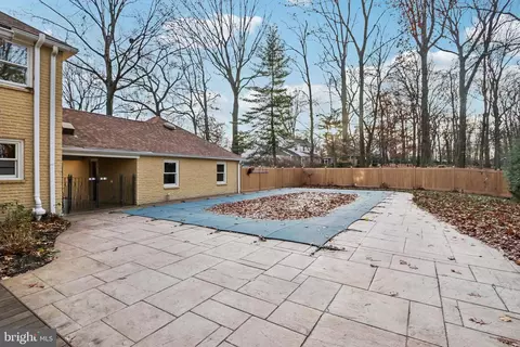 Exterior - 400 Highview Dr, Wayne, PA 19087 photo 15 of 19