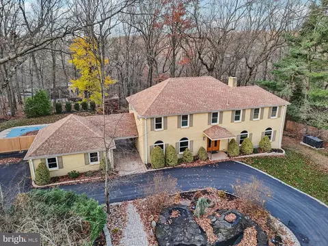 Exterior - 400 Highview Dr, Wayne, PA 19087 photo 18 of 19