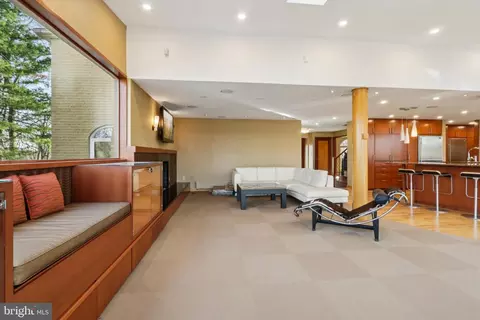 Living - 400 Highview Dr, Wayne, PA 19087 photo 9 of 9