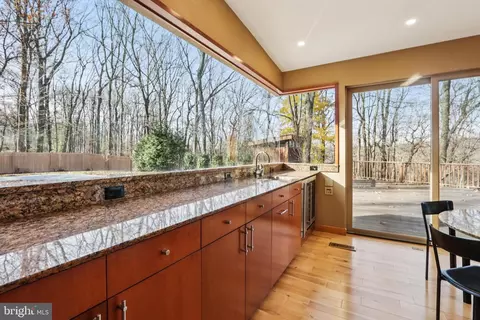 Kitchen - 400 Highview Dr, Wayne, PA 19087 photo 3 of 21