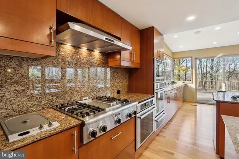 Kitchen - 400 Highview Dr, Wayne, PA 19087 photo 8 of 21