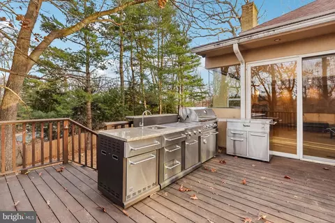 Exterior - 400 Highview Dr, Wayne, PA 19087 photo 13 of 19