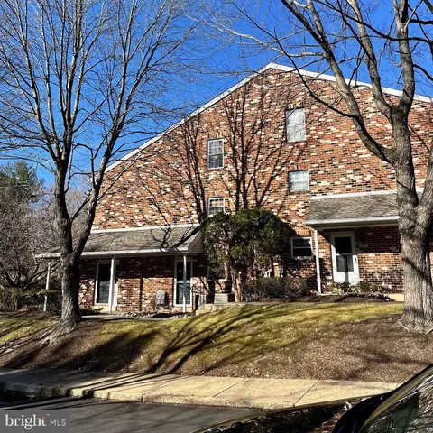 1815 Valley Glen Rd #140, Elkins Park, PA 19027