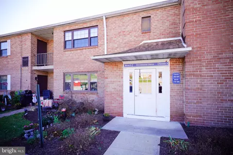 143 Riversedge Dr #CONDO 143, Norristown, PA 19403