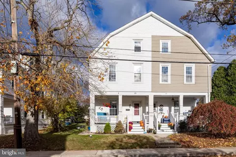 19 Glenwood Ave, Collegeville, PA 19426