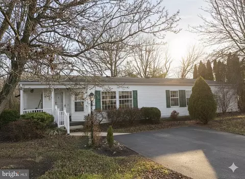 30 Greenbriar Ct, Harleysville, PA 19438