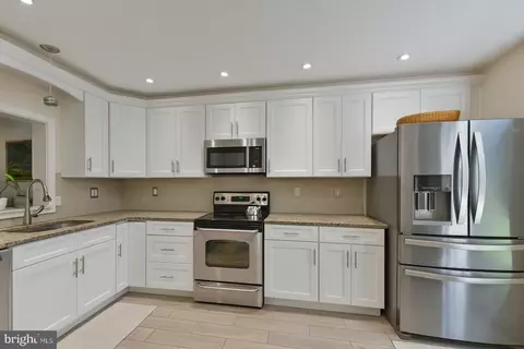 100 Victoria Dr, Montgomeryville, PA 18936