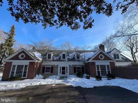 494 Waldron Park Dr, Haverford, PA 19041