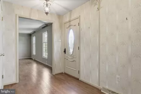 Entry Way - 320 E Ormandy Pl, Ambler, PA 19002 photo 2 of 6