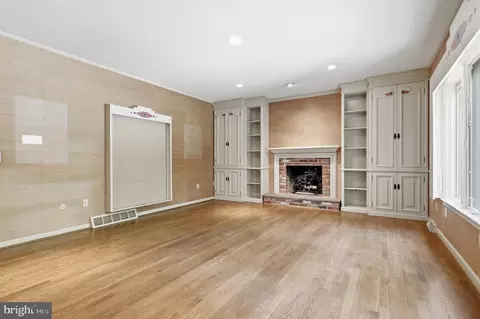 Living - 320 E Ormandy Pl, Ambler, PA 19002 photo 7 of 8