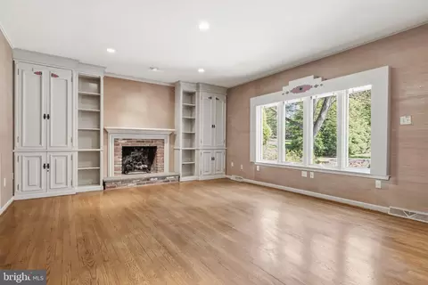 Living - 320 E Ormandy Pl, Ambler, PA 19002 photo 6 of 8