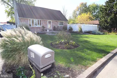201 Castello Ave, Hatboro, PA 19040