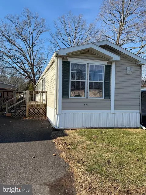 411 Oak Dr, Green Lane, PA 18054